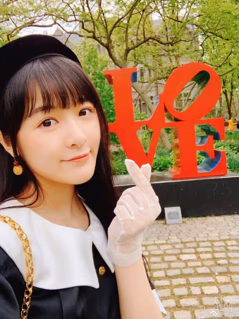 女孩蛻變成女神！徐嬌當年「反串出演小男孩」竄紅　如今23歲「熱舞曬小蠻腰」網友都戀愛了