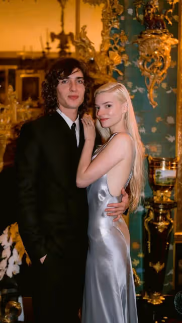 又一個老婆英年早婚,網友直接哭崩了……