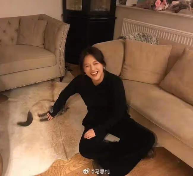 馬思純張哲軒已回國 穿透視裝與好友聚會