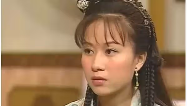 演《鹿鼎記》爆紅!47歲女星「嫁富商頻傳尪動手」動念離婚 「神隱20年再露面」美得像少女