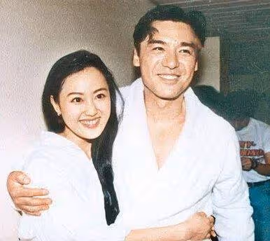 被指敗家女!30歲章小蕙「讓2個億萬富翁破產」 曾認自己是花瓶「沉寂11年再露面」反讓大家刮目相看