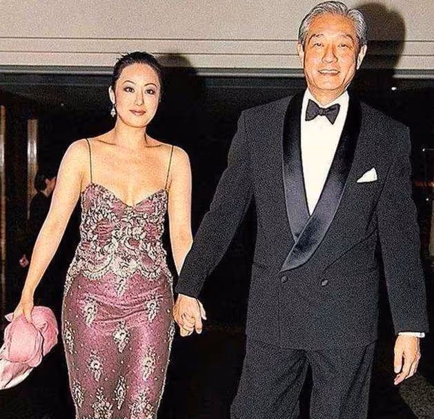 被指敗家女!30歲章小蕙「讓2個億萬富翁破產」 曾認自己是花瓶「沉寂11年再露面」反讓大家刮目相看