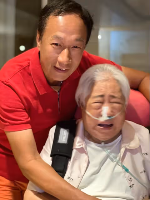 皮帶落漆也不換！郭台銘「私下惜情念舊」裝潢全以家人優先　百坪豪宅「卻驚見洗頭椅」：都是為老母親