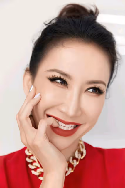 被酸整壞了!47歲天后「辣穿比基尼」S型身材一覽無遺 「大方曬素顏」酸民惦惦:整個人大回春