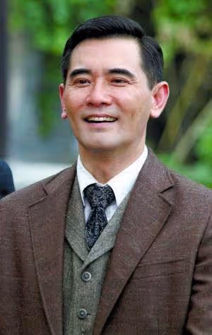 「國民男神」趙文瑄:獨居鄉下800平米大別墅,至今單身感情成謎,62歲每天與貓狗為伴:比從前快樂