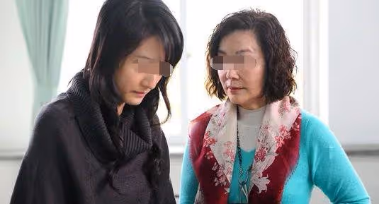 剛剛結婚進門，婆婆當著眾人抽我耳光，「回敬」她後我棄婚而去