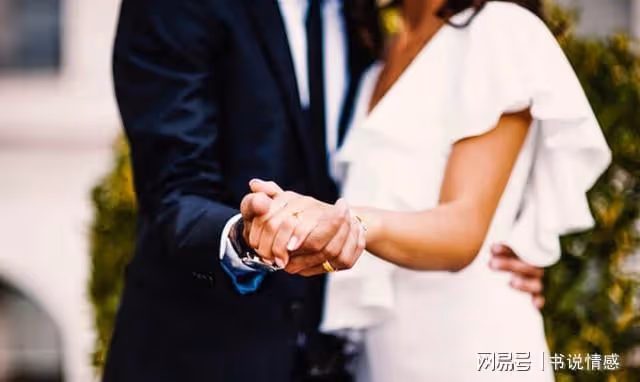 離婚9年，前兒媳買房又買車，婆婆上門：你早這樣多好，回來復婚