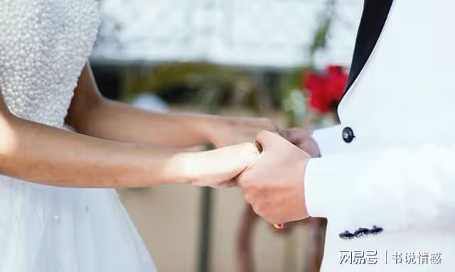 離婚9年，前兒媳買房又買車，婆婆上門：你早這樣多好，回來復婚