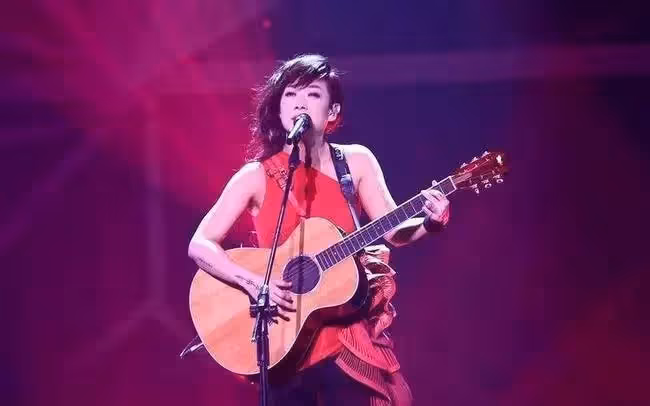56歲林憶蓮曬「香港半山豪宅」!現已隱退歌壇回歸家庭,裝潢低調精緻,過著很平淡的日子