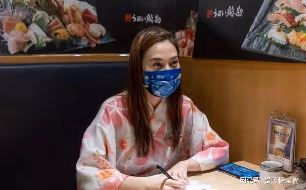 女星梁茵轉行在日料店做服務員,窮到銀行帳戶只剩個位數