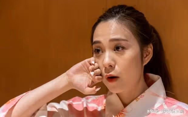 女星梁茵轉行在日料店做服務員,窮到銀行帳戶只剩個位數