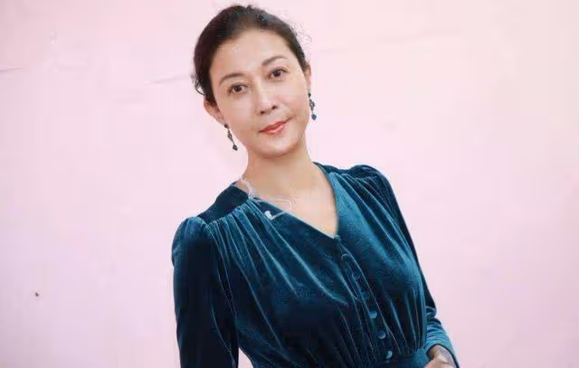 港星發文痛批女兒同性妻子！曝對方深夜致電罵自己：你為何還活著
