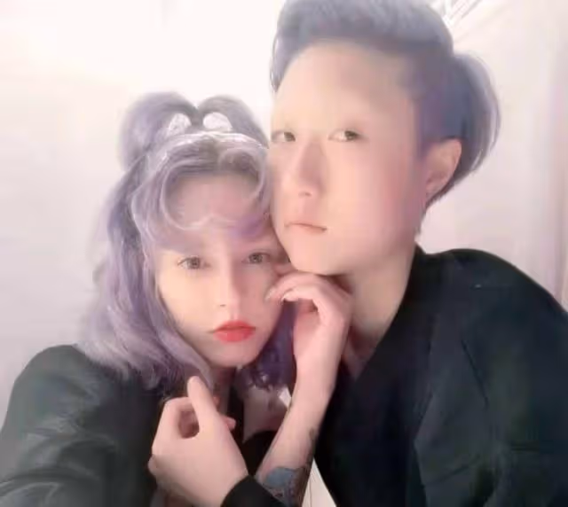 港星發文痛批女兒同性妻子！曝對方深夜致電罵自己：你為何還活著