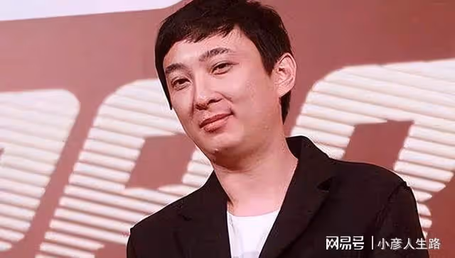 王思聰又換女友了,00後身高168,相貌神似孫一寧,慎婕出局了?