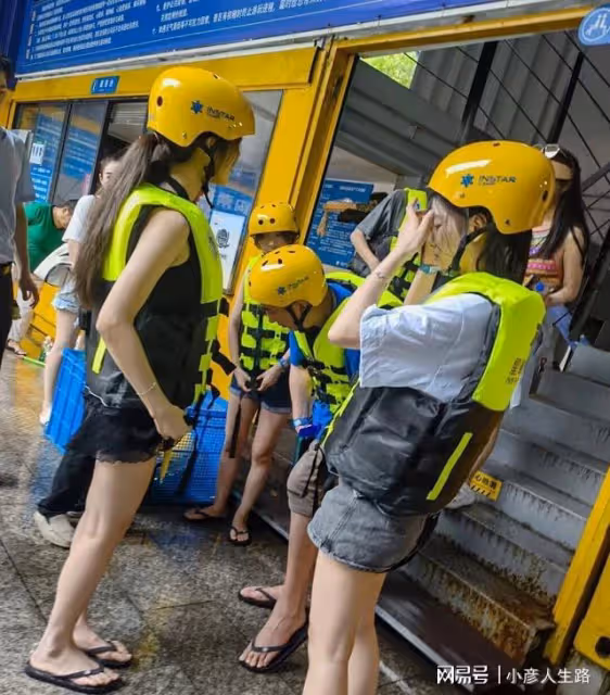 王思聰又換女友了,00後身高168,相貌神似孫一寧,慎婕出局了?