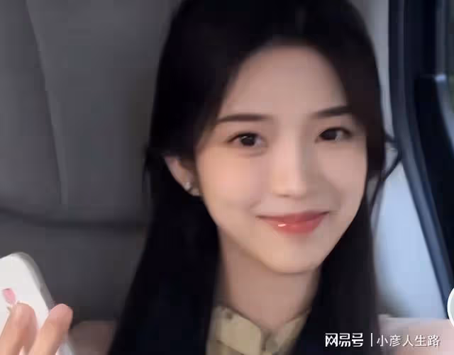 王思聰又換女友了,00後身高168,相貌神似孫一寧,慎婕出局了?