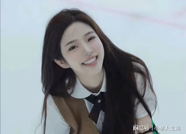 王思聰又換女友了,00後身高168,相貌神似孫一寧,慎婕出局了?
