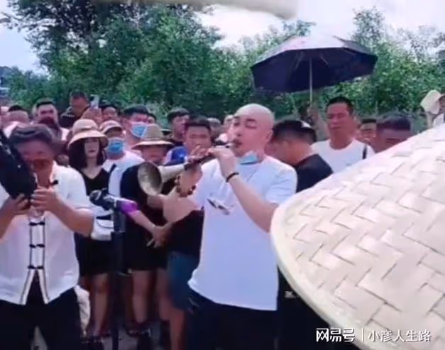 24小時之內7個瓜:男星被爆婚內出軌,被官方約談,狗仔回擊向太