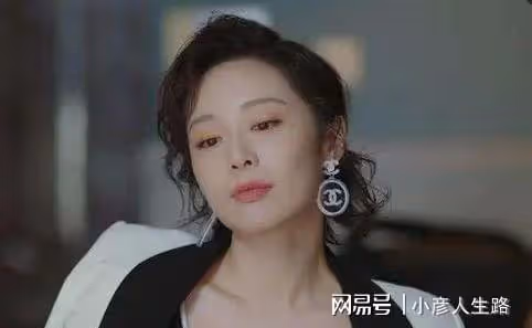 《庭外》六大美女,短髮萬茜氣場強大,焦俊艷長發有點不習慣