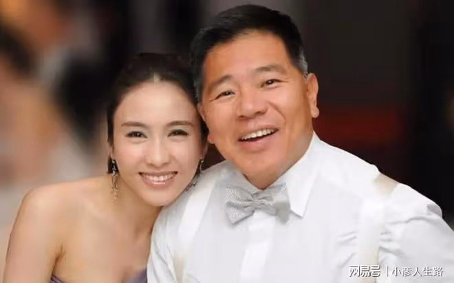 演員黎姿,事業正好時嫁富豪馬廷強,婚後生三娃,生活幸福甜蜜