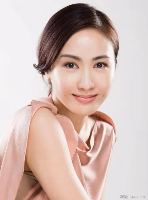 演員黎姿,事業正好時嫁富豪馬廷強,婚後生三娃,生活幸福甜蜜
