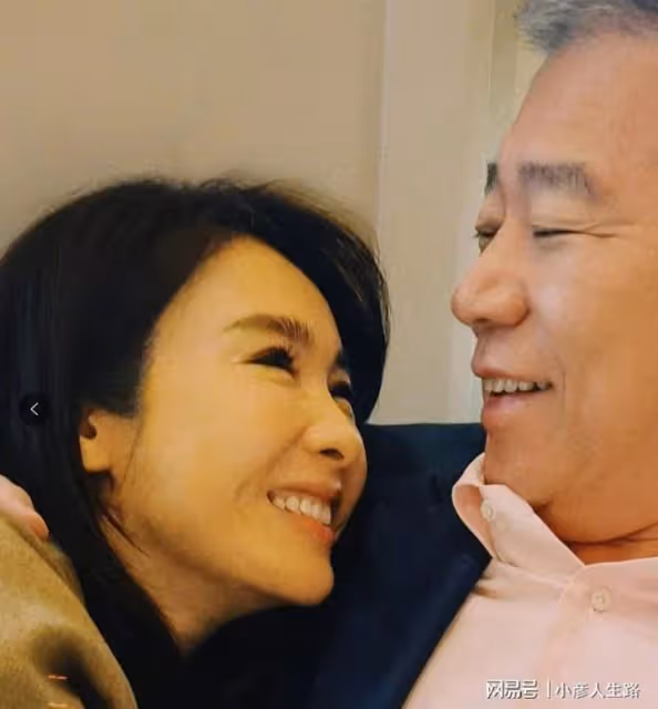 演員黎姿,事業正好時嫁富豪馬廷強,婚後生三娃,生活幸福甜蜜