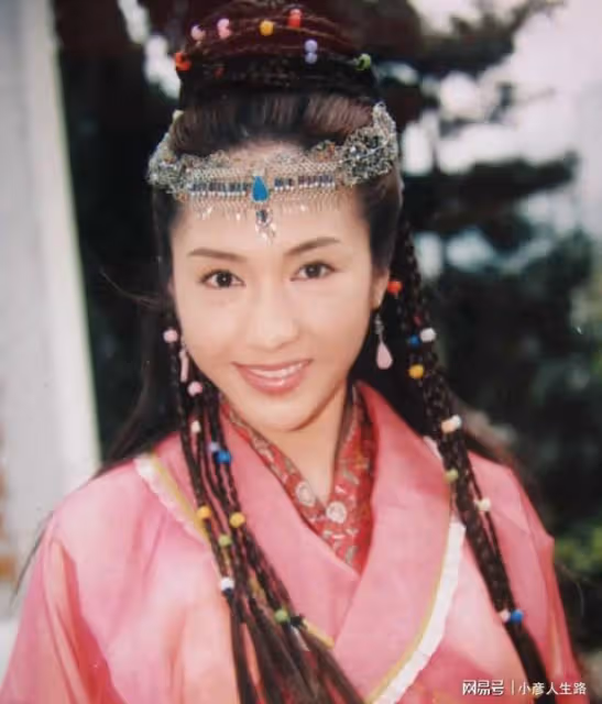 演員黎姿,事業正好時嫁富豪馬廷強,婚後生三娃,生活幸福甜蜜