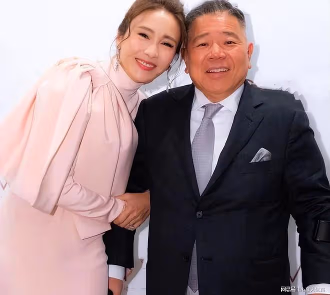 演員黎姿,事業正好時嫁富豪馬廷強,婚後生三娃,生活幸福甜蜜