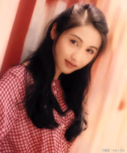 演員黎姿,事業正好時嫁富豪馬廷強,婚後生三娃,生活幸福甜蜜