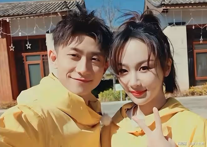 楊紫幫助老奶奶,為了爸爸0片酬出演《烈火英雄》,還幫楊迪解圍