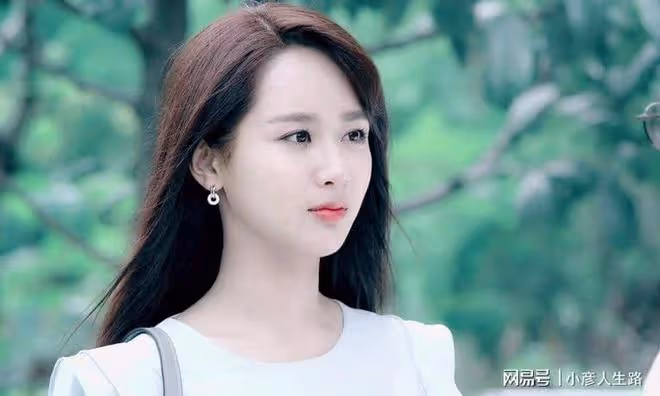 楊紫幫助老奶奶,為了爸爸0片酬出演《烈火英雄》,還幫楊迪解圍