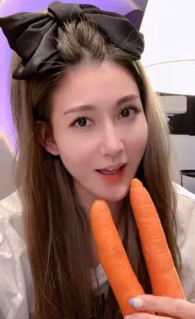 她的人生堪比一部狗血劇,拒絕嫁入豪門,多年後攢下上億的身家