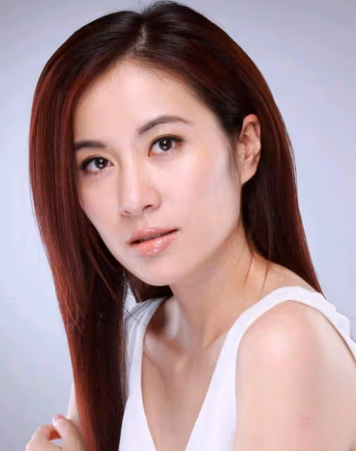 42歲葉璇模樣大變被疑整容!扮少女表情誇張難認,被指撞臉李依曉