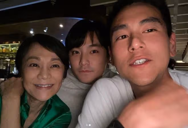 富豪老公為張艾嘉慶生!31歲兒子罕露面,戀上內地超模長居上海