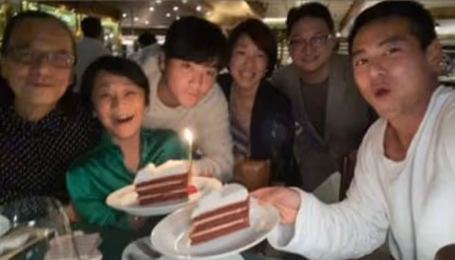 富豪老公為張艾嘉慶生!31歲兒子罕露面,戀上內地超模長居上海