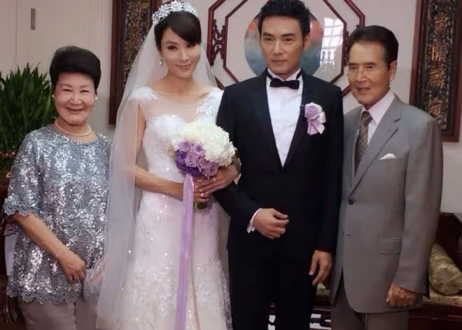 焦恩俊前妻海上秀身材!坐懸空玻璃碗凹造型,一雙白皙長腿太吸睛
