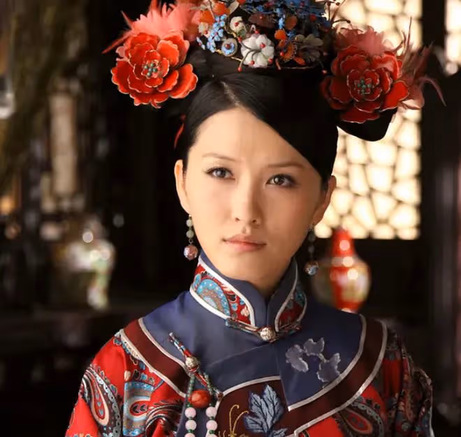 43歲女星徐潔兒大秀身材！穿泳衣曲線完美，皮膚白皙細膩如少女