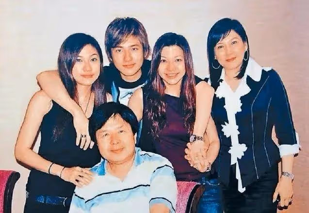 香港豪門秘事:因「照片門」不惜1億港元懸賞照片,兒子遭遇綁架