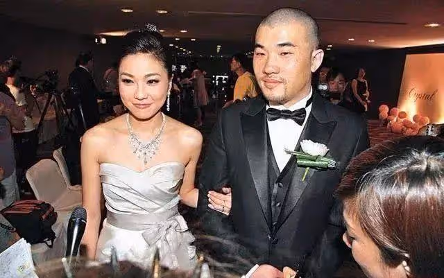 香港豪門秘事:因「照片門」不惜1億港元懸賞照片,兒子遭遇綁架