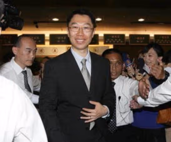 34歲曾馨瑩嫁給郭台銘,6年生3胎穩當豪門闊太,郭臺銘曾用千萬聘禮娶她:她不愛他的錢