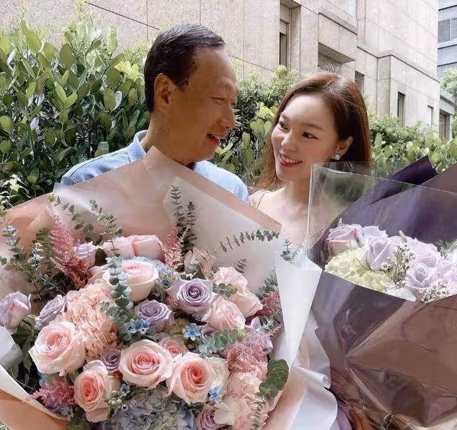 34歲曾馨瑩嫁給郭台銘,6年生3胎穩當豪門闊太,郭臺銘曾用千萬聘禮娶她:她不愛他的錢