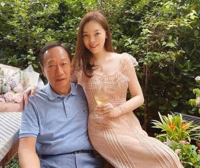 34歲曾馨瑩嫁給郭台銘，6年生3胎穩當豪門闊太，郭臺銘曾用千萬聘禮娶她：她不愛他的錢