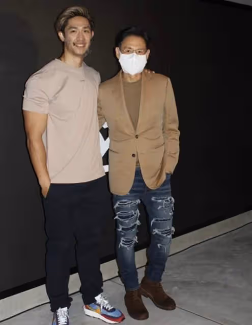 61歲張學友參加健身房開業式,與乾兒子暖心擁抱,現場星二代雲集