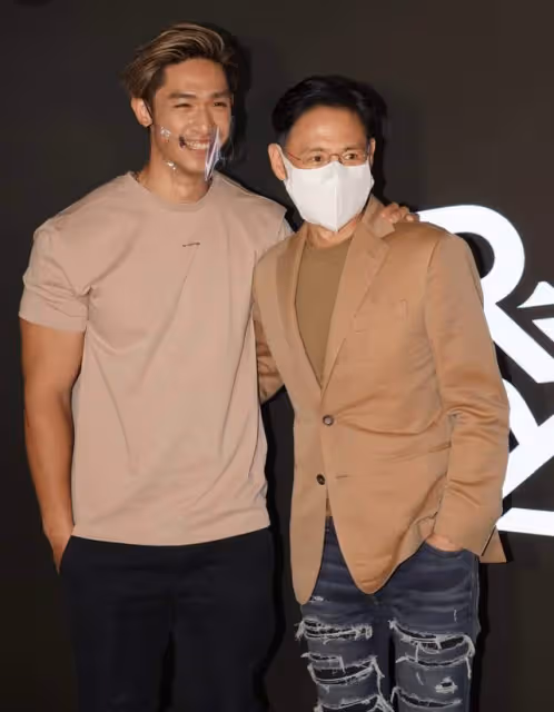 61歲張學友參加健身房開業式,與乾兒子暖心擁抱,現場星二代雲集