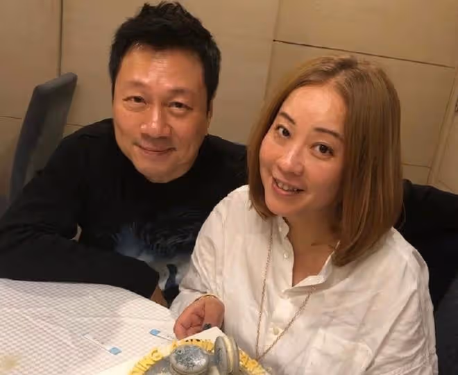 黎耀祥時隔多月重返中山住所!下廚做一桌家常菜,妻子笑得很滿足