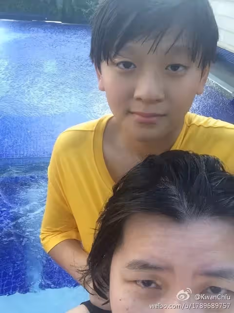 她是娛樂圈第一女強人，捧紅王菲那英，未婚未育收養好友遺孤19年
