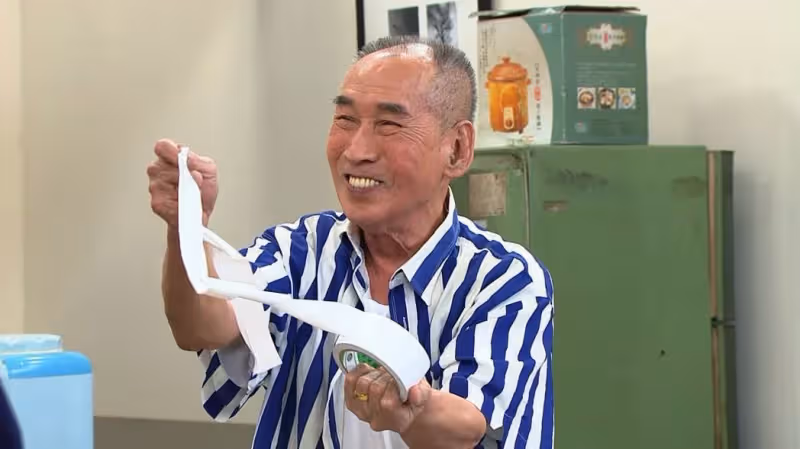 無私回饋社會，78歲本土劇男星私下是監獄教誨師，自掏腰包為長者開照護中心：趁現在還有體力