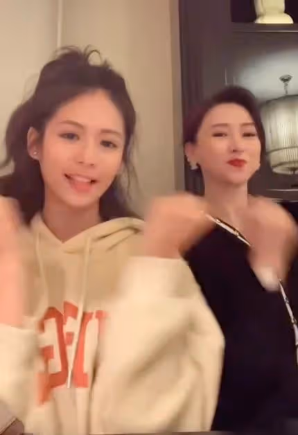 翁虹女兒太美了，母女同框高顏值超驚艷，不出道真可惜了！