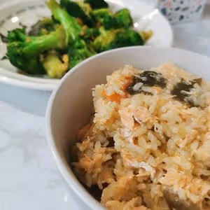 減脂增肌吃什麼-三文魚燜飯-«昨日的美食»常見食材復刻