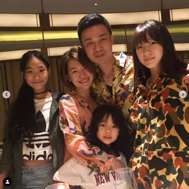 姊妹賭10萬！大S鐵口「小S閃婚被鎖家裡」乖乖當主婦　如今17年「她揭老公真面目」網驚：妹妹大勝
